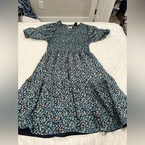 Flowy puff sleeves